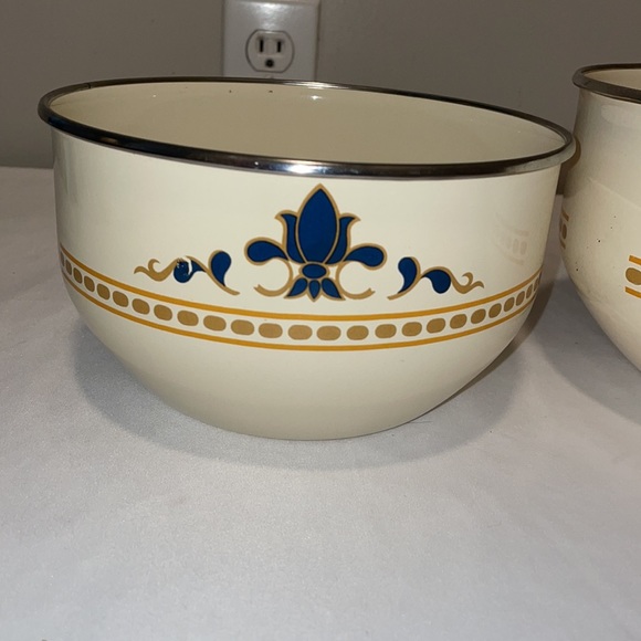 Vintage enamel nesting mixing bowls - Picture 4 of 7